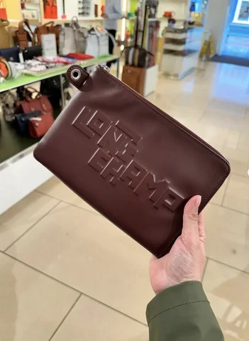 LONGCHAMP, le cuir, medium zip pouch, embossed leather brown