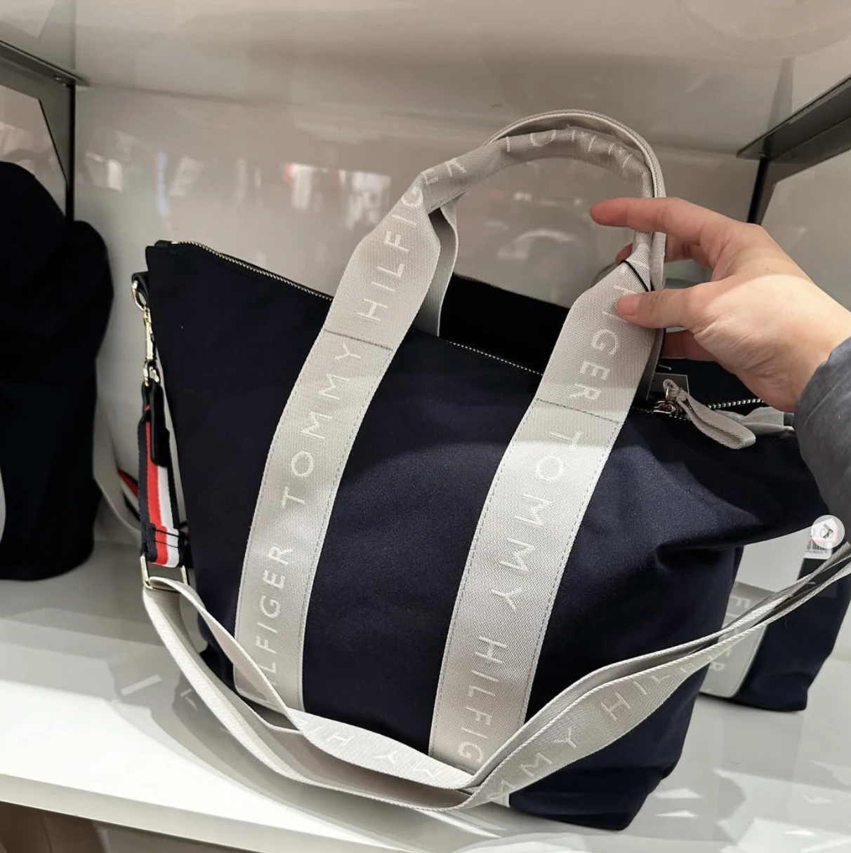 TOMMY HILFIGER, medium zip top tote bag, with long strap, canvas blue