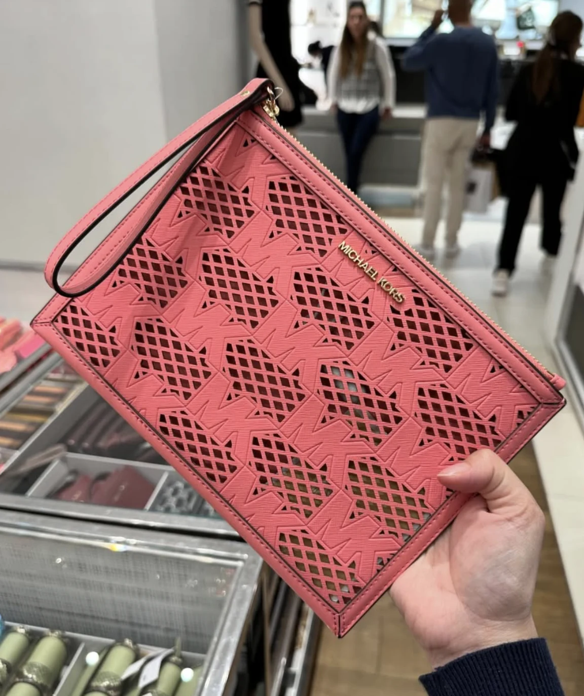 MICHAEL KORS, large pouch with wrist strap, laser cut mesh, tea rose pink