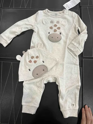 F and F by TESCO for kids baby, set of onesie and hat, giraffe 6-9 month